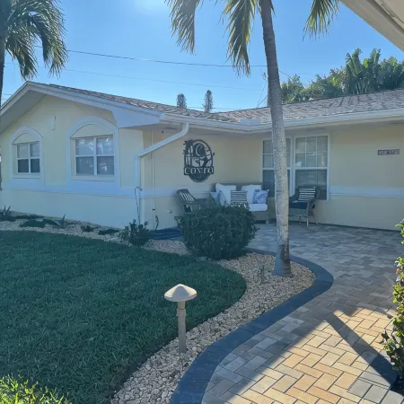 Newly renovated spacious 4BR home with pool & game room, 800m from the Beach