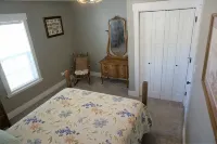 Downtown Fruita! Modern 3-BR home with master suite & locked bike storage