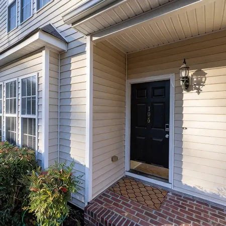 Near downtown Cary & RDU. Easy access to Raleigh, Durham and local venues.