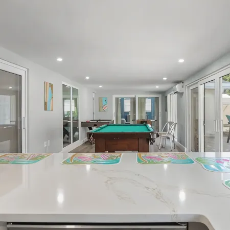 Newly renovated spacious 4BR home with pool & game room, 800m from the Beach