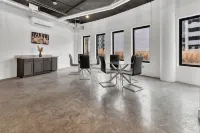 Blue Bliss 2BR 2BTH with Indoor Pool, FREE Parking, Near NYC & EWR Airport - 3-نجوم