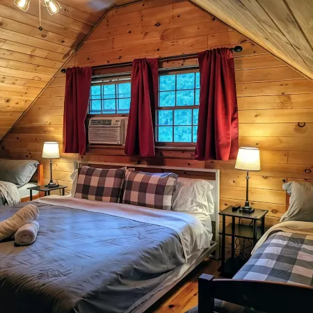La Bellota Cabin - Secluded, Hot Tub, Sauna, Game Room, Massage Chair