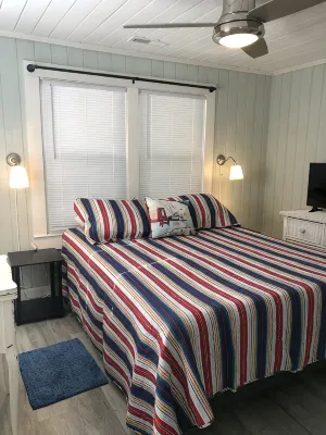The Crab Shack! hot tub, 10 min to beach & base. newly renovated - Wi-Fi