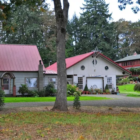 1880's Farm House on a Christmas Tree Farm 5 Minutes to Oregon State University