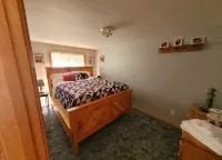 Lucky Bear Lodge. Secluded Cabin in the Woods, Beach Access. Pet Friendly - 3-Star