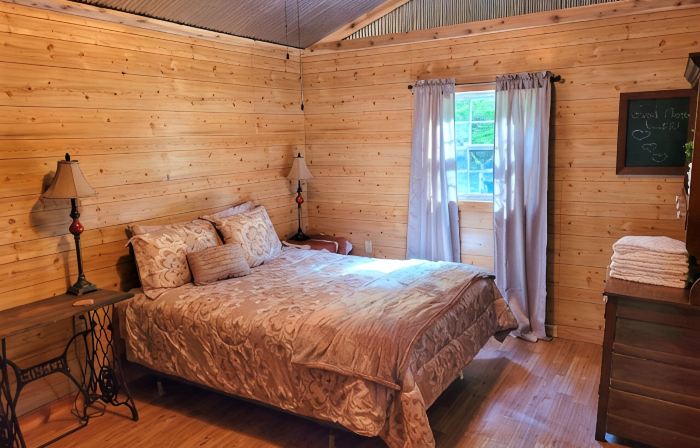Peaceful cabin in secluded mountain spot beside a picturesque creek