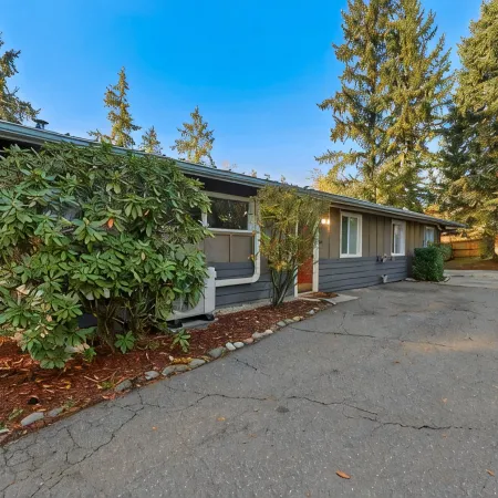 Cozy Haven with Hot Tub & AC Near Bangor Base and Hospital in Silverdale