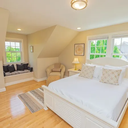 5Br w/ Heated Pool Near Beaches & Newport