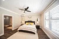 Captains Quarters- located within walking distance to local marina - 4-Star