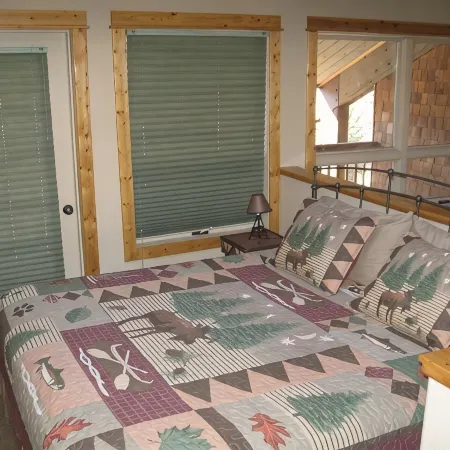 Downtown Loft with Balcony, across from river confluence, walk to restaurants