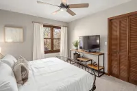 Serene, Secluded Cabin 5 Miles from the Biltmore and Downtown - Chalets
