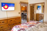 Luxury Corner Lodge Ski-in/Out Steps from Lift, Trail Head, Town, & Hot Tub/Pool - 3 stjerner
