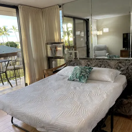 Sunset in Maui; 1br condo, walk to beach and surf