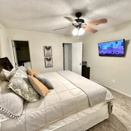 Red Raider House + Hot Tub + Game Room + 4Br Sleeps 18 + Central Lbk