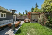 Exquisite 3-bedroom home with hot tub & firepit - 주방