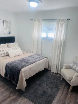 COZY 2Bedroom/1Bath Duplex - 3-Star