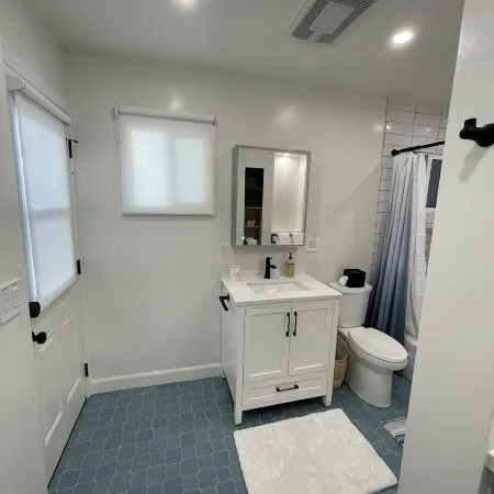 World Cup Venue 7 Miles Away,Remodeled,Steps to the Beach 2 Blks to Downtown MB.