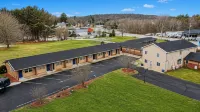 Quiet Corner Inn - Motels