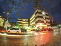 Holiday Plaza Hotel - Airport Shuttle