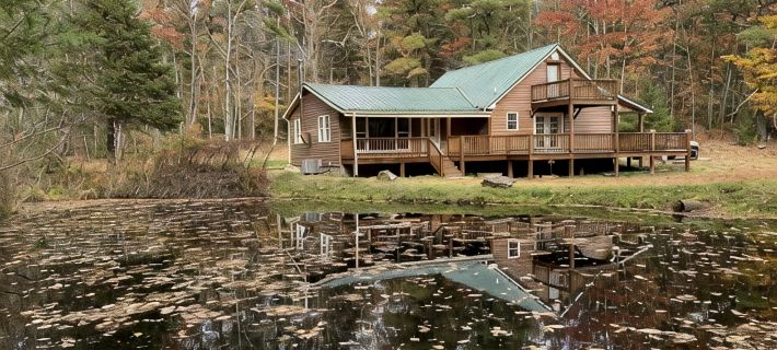 Roudy’s Retreat: Secluded Mountain Cabin with Hot Tub and Private Pond Hotels in Nelson County