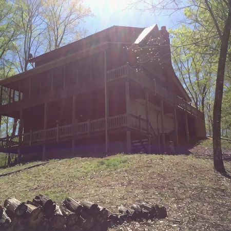 Cabin on Dale Hollow Lake - Hike to lake