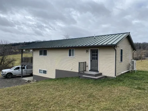 Family friendly cottage, covered deck, close to lake to fish, swim, and boat - 3-Star
