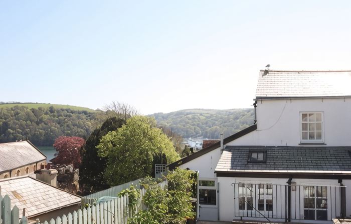 Private garden & central location  within 5 min walk of town