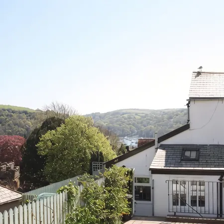 Private garden & central location within 5 min walk of town