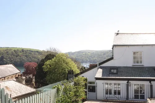 Private garden & central location  within 5 min walk of town - 4-Star
