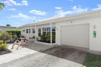 The Shore House! 1 Block to Beach and Dining - Wi-Fi