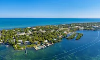 7 Bedroom with Dockage, Pool, Firepit, Paddle Boards & Kayaks - Boutique