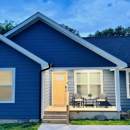 "Blue Belle"-A Magestic Modern Retreat w/ King Bed