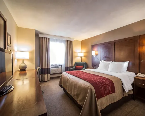 Quality Inn & Suites Boonville - Columbia - parking