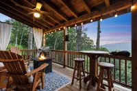 Knotty Bear: Cozy Cabin, Breathtaking Mountain Views, Hot Tub, Fire Pit - 4つ星