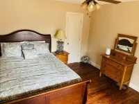 Lake Gaston Offshore Oasis! Cabin on huge property - 3 stjerner