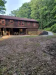 Beautiful cabin situated on wooded land with nice yard clearing and small stream - Wifi