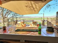 Frontier River Resort - bar