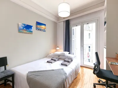 Cozy Apt in Pangrati | Park Views, 600Mbps Near Kallimarmaro パグラティのホテル