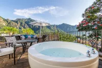 Posada del Tepozteco - Hotel & Gallery - parking