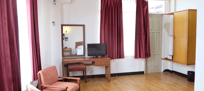 Ambun Suri Hotel ブキティンギのホテル