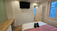 Central Quiet Apt w/ Garage & Equipped Kitchen - 2-Star
