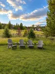 Big Sky Escape - Spacious Home with Hot Tub - Sleeps 10 - Gym