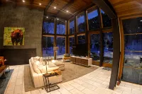 The Iron Creek Residence - อ่างจากุชชี่
