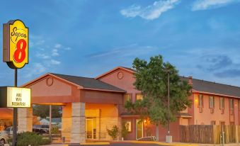 Super 8 by Wyndham Belen NM