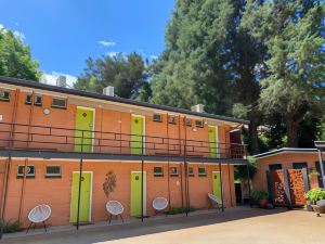 The Warby, Where Mid-Century Style Meets the Mountains