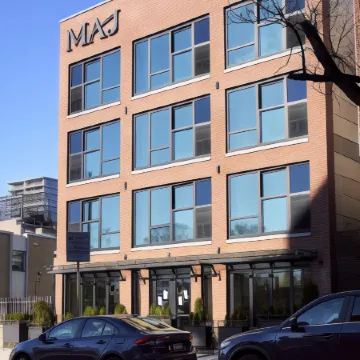 The Maj Hotel Отели рядом с достопримечательностью «Истерн Стэйт Пенитэншери»
