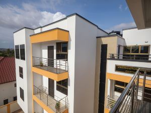 Stunning 2-Bedroom Furnished Apartment in Accra