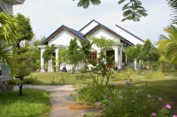 Gold Rooster Resort Hotel dekat Quan Am Pagoda