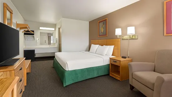 Travelodge by Wyndham Wellington KS