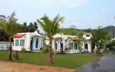 Baanmontra Beach Resort - Bankrut Hotels near Thong Chai Hill